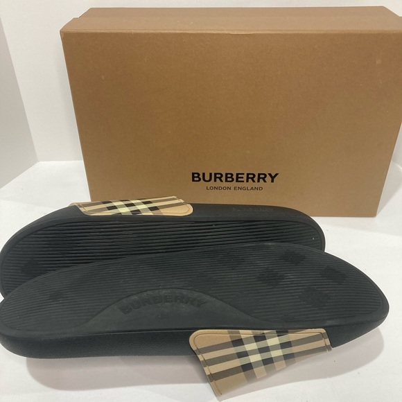 Authentic New in box mens Burberry plaid slides size 46. - Picture 4 of 7